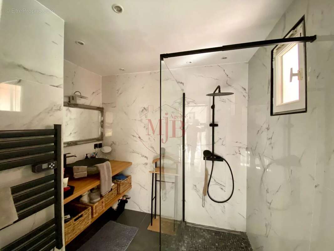 Maison à CHATEAUNEUF-LE-ROUGE