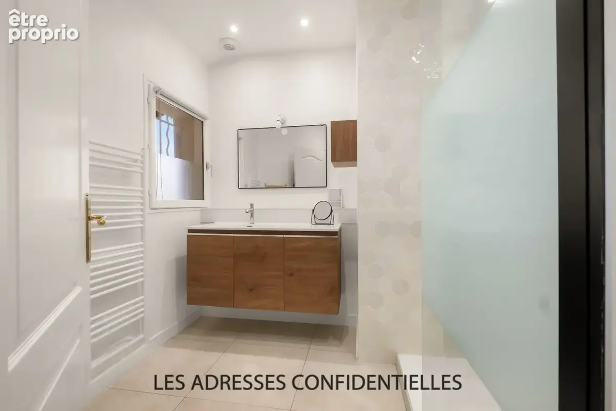 Champagne Au Mont D'or - Maison familiale - 226.50 m2 - sur grand parc arboré - photo 15