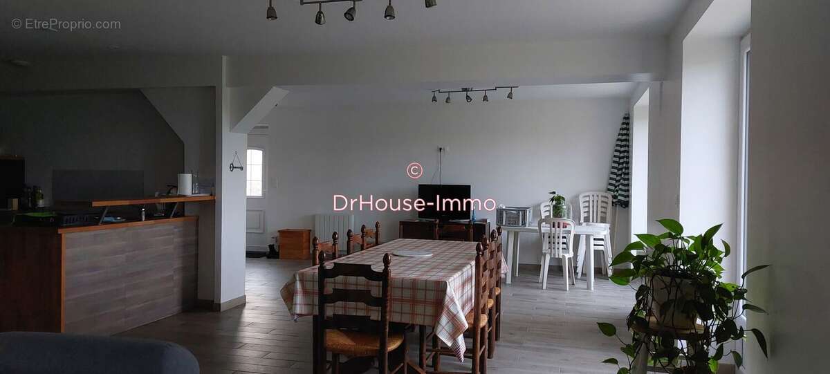 Maison à MONTIERCHAUME