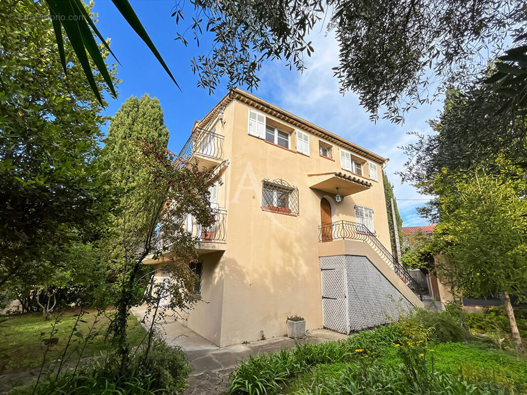 Appartement à MOUGINS