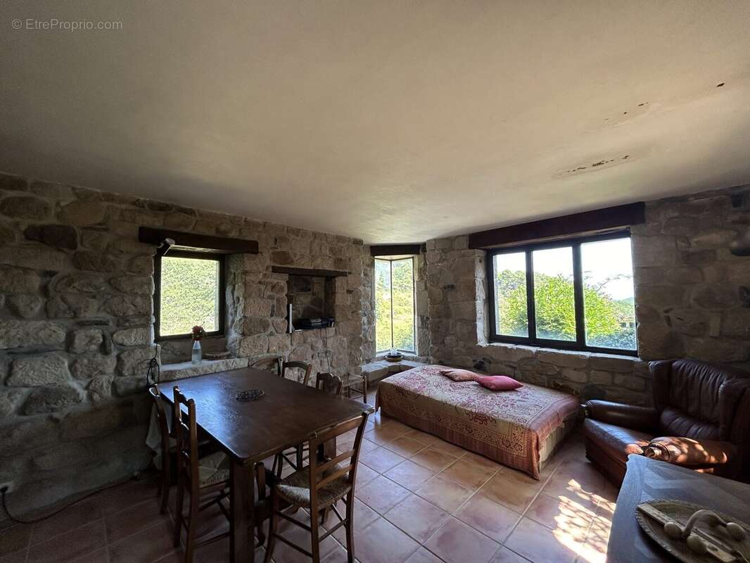 Maison 160 m² à Creysseilles  - photo 3