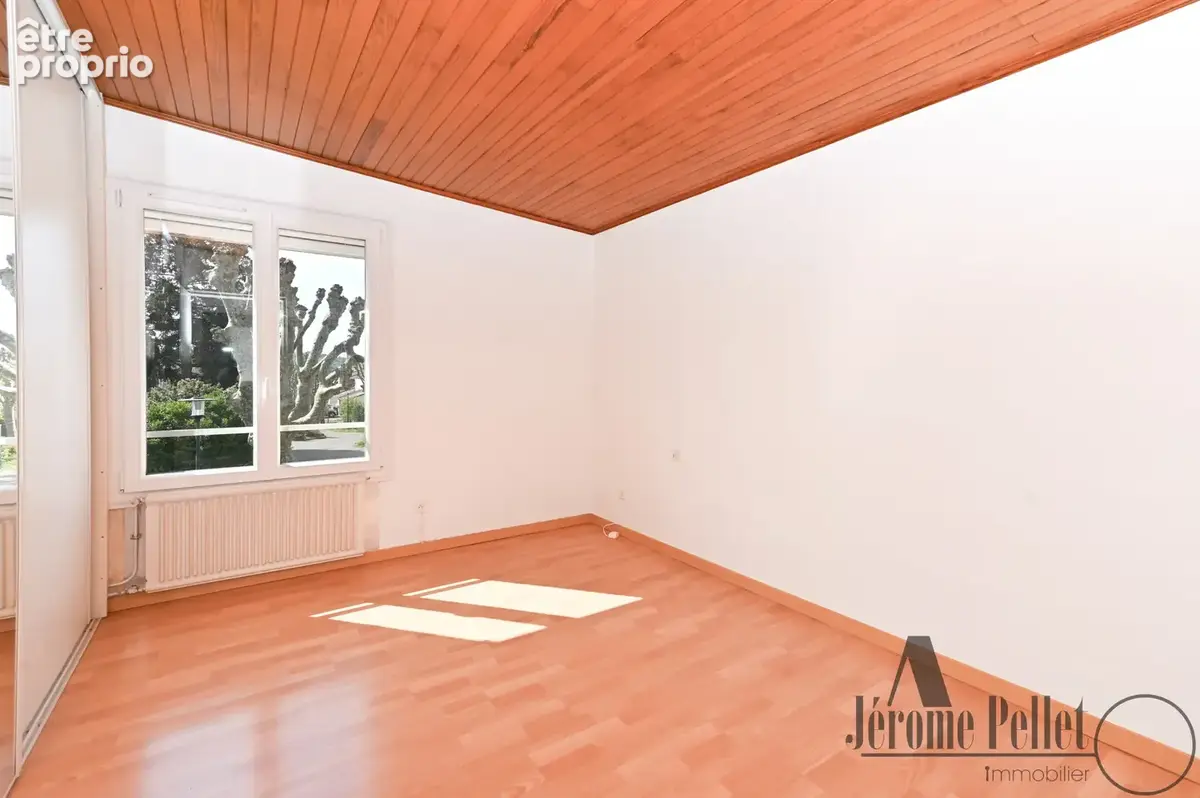 Communay - Les Chanturières :  Maison familiale 4 chambres avec jardin - photo 8