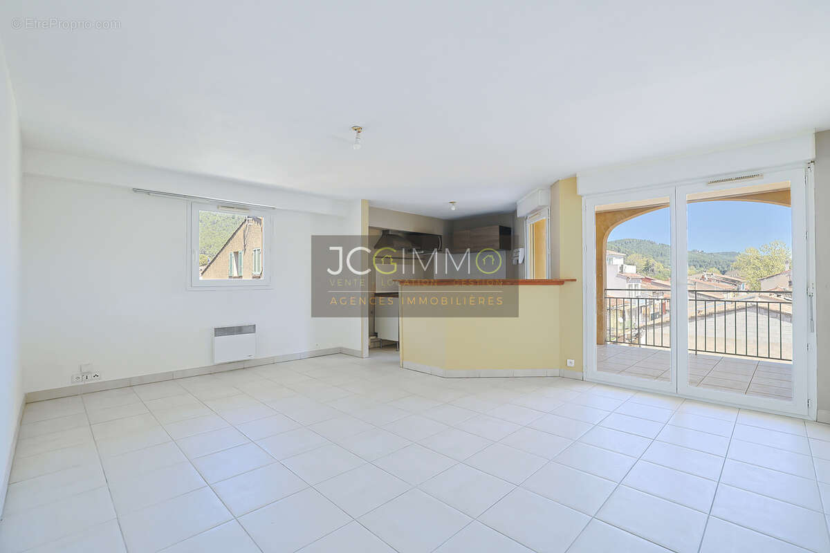 Appartement à PUGET-VILLE
