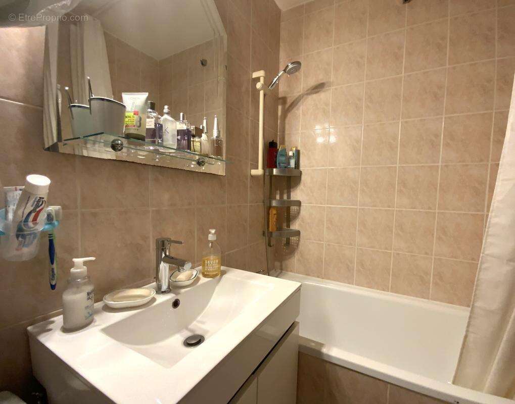 Appartement à BORMES-LES-MIMOSAS