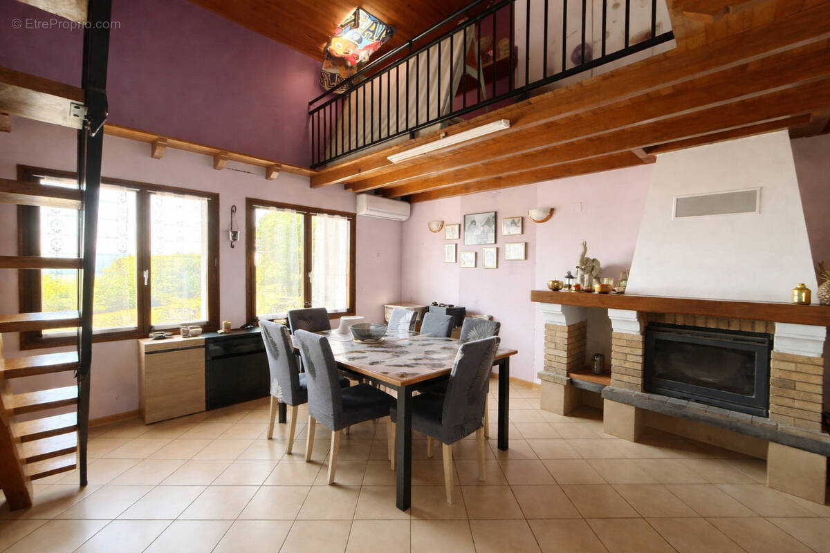 Maison à MONTBOLO