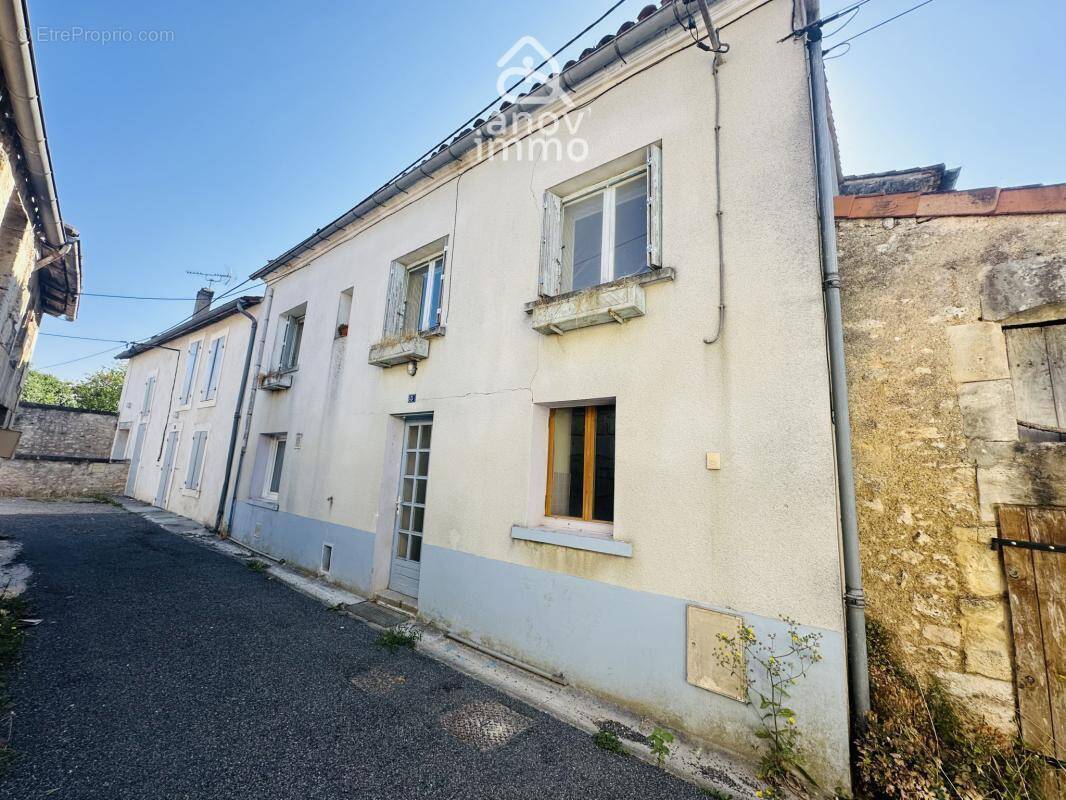 Maison à CHATEAUNEUF-SUR-CHARENTE