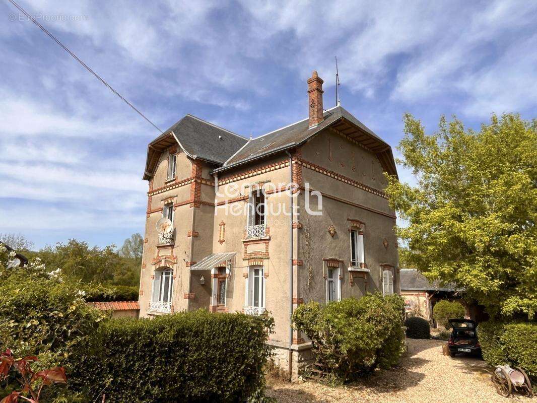 Maison à AUNAY-SOUS-CRECY
