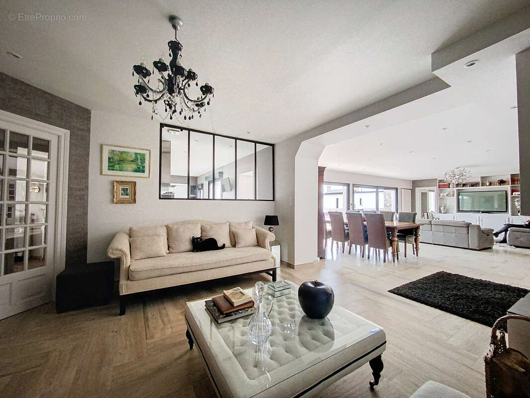 Maison à DONVILLE-LES-BAINS