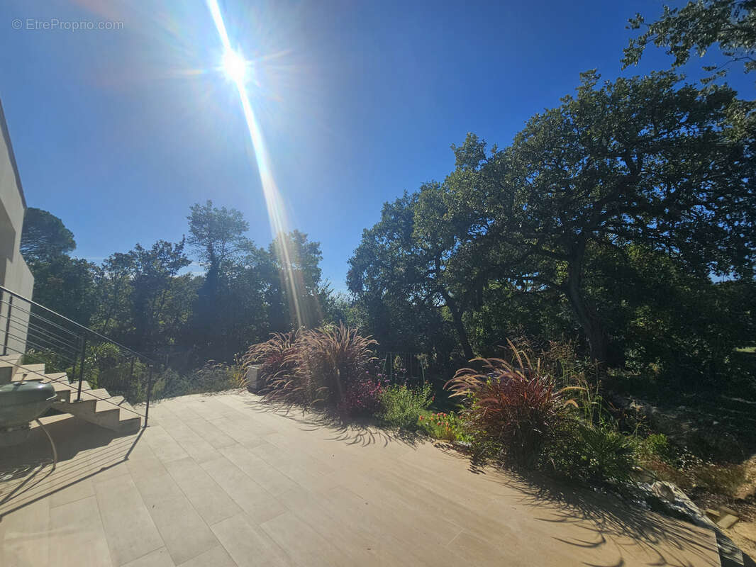 Maison à VILLEVIEILLE