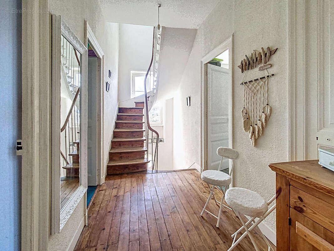 Maison à DONVILLE-LES-BAINS