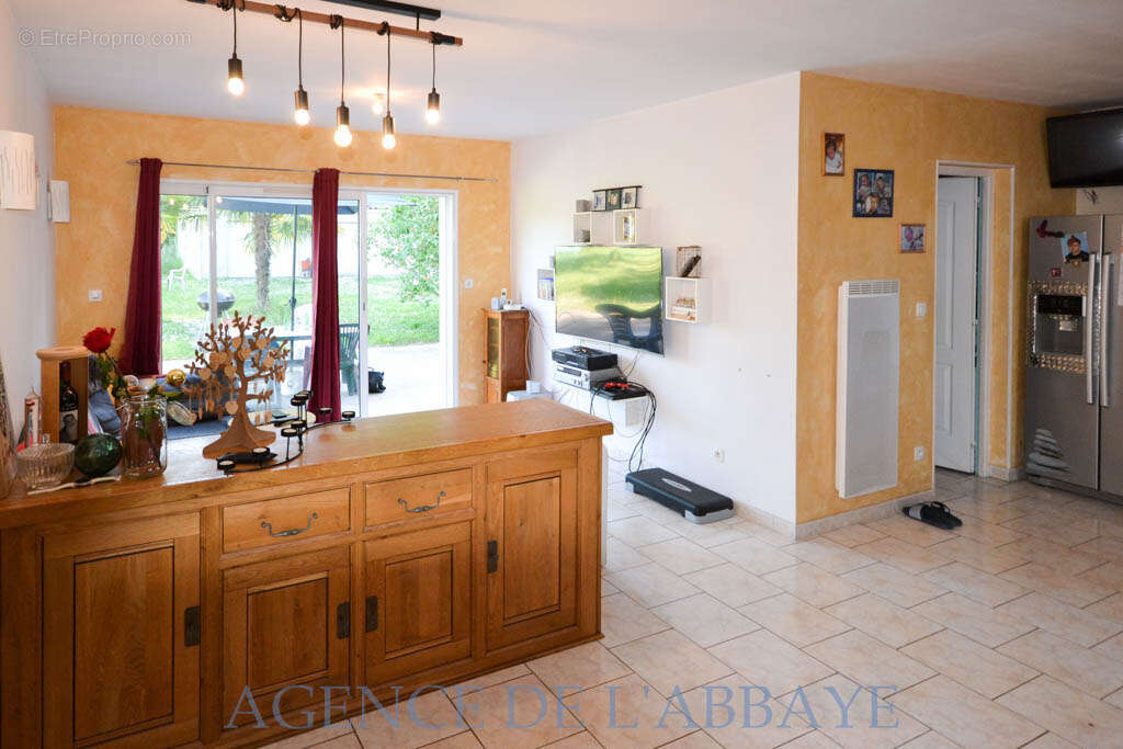 Maison à BRIVES-SUR-CHARENTE