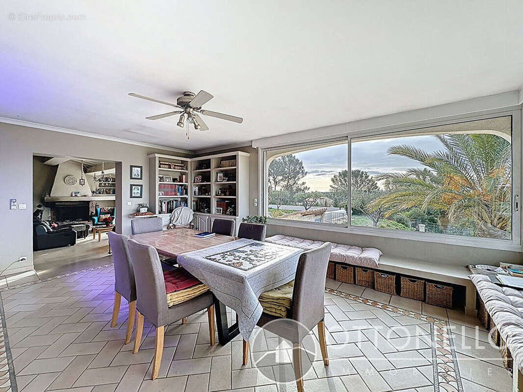 Maison à ROQUEBRUNE-SUR-ARGENS