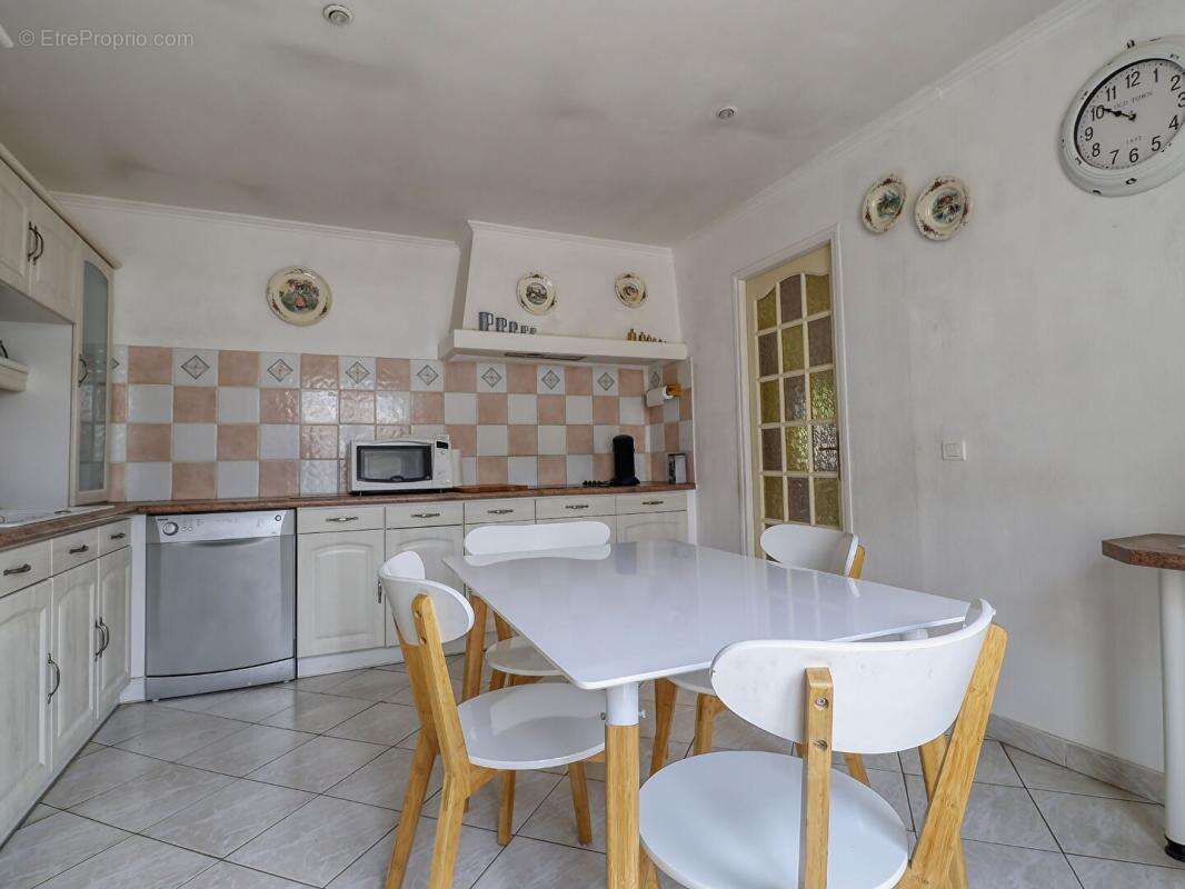 Maison de plain-pied de 110 m² - 3 chambres - Garage - Véranda -Terrain de 682 m² - photo 6