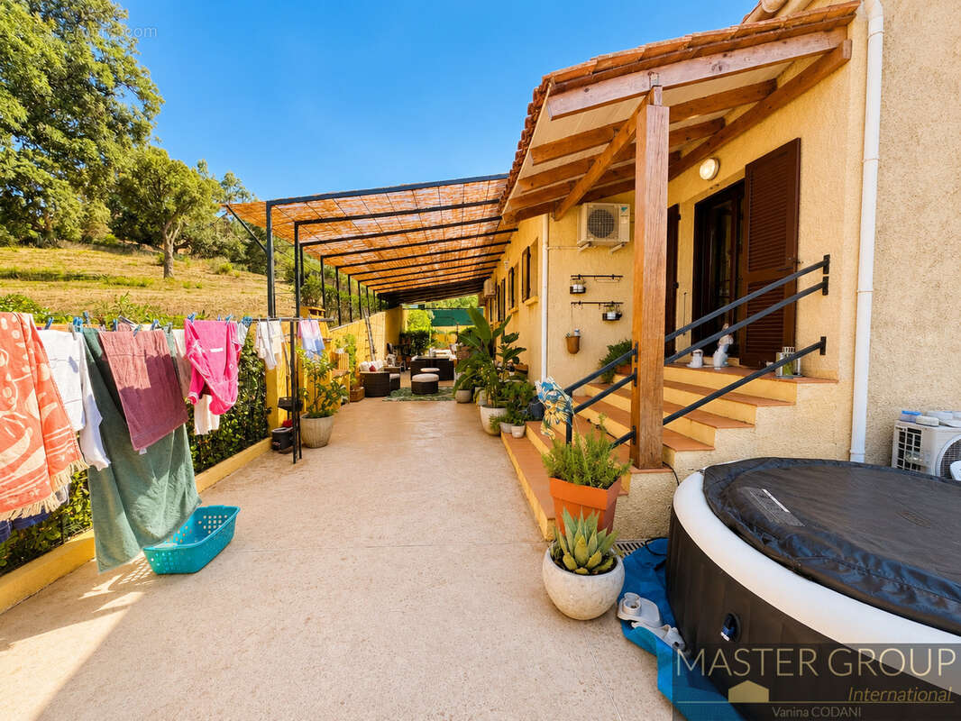 AJACCIO   Superbe villa de près de 200 m2 avec piscine, 6 chambres, deux appartements indépendants, garage et - photo 29