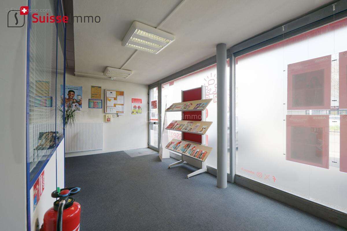 Local commercial  200 m2 - photo 2