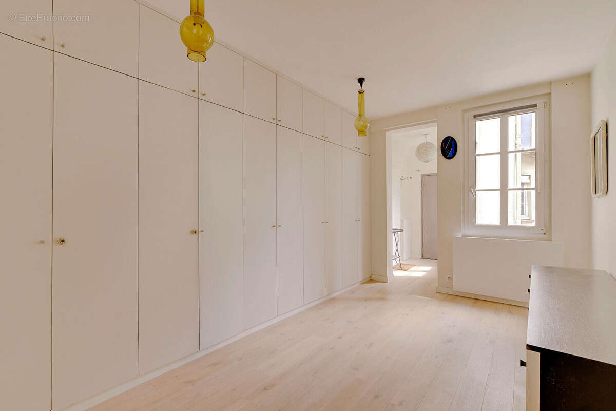 Appartement à PARIS-2E