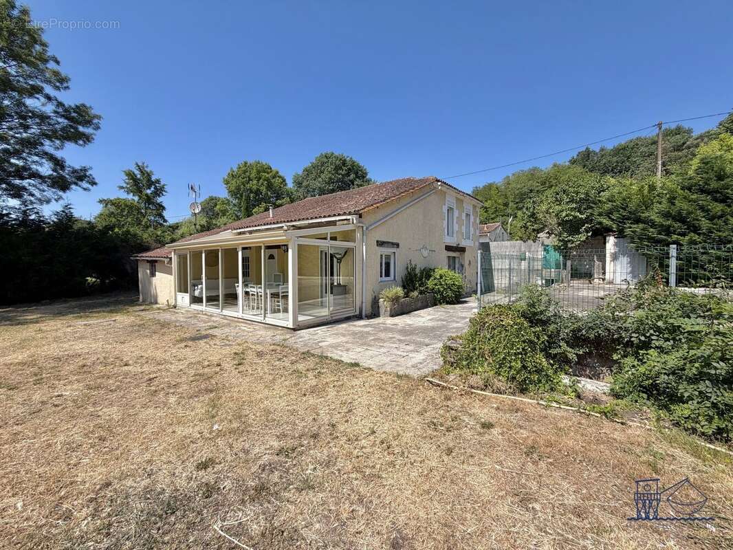Maison à SAINT-BONNET-SUR-GIRONDE