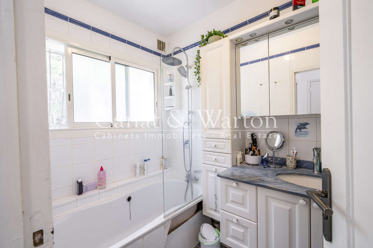 À 2 kms du centre: villa avec piscine à cavalaire avec vue mer & collines - photo 12