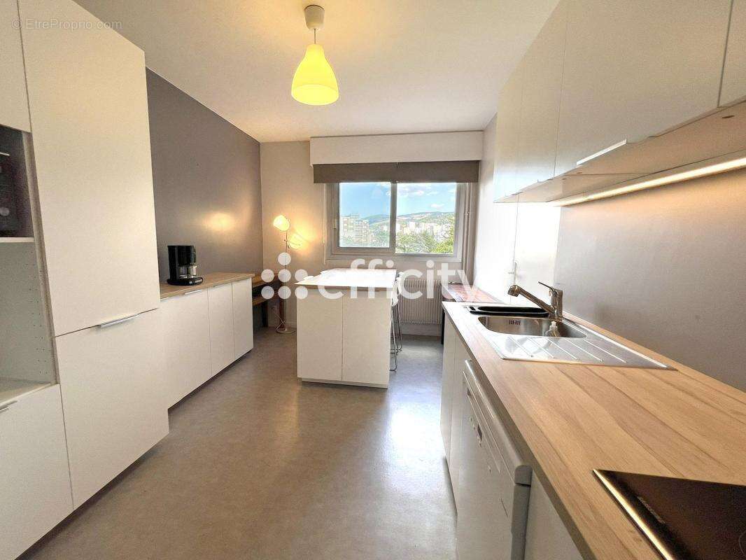 Appartement à SAINT-ETIENNE