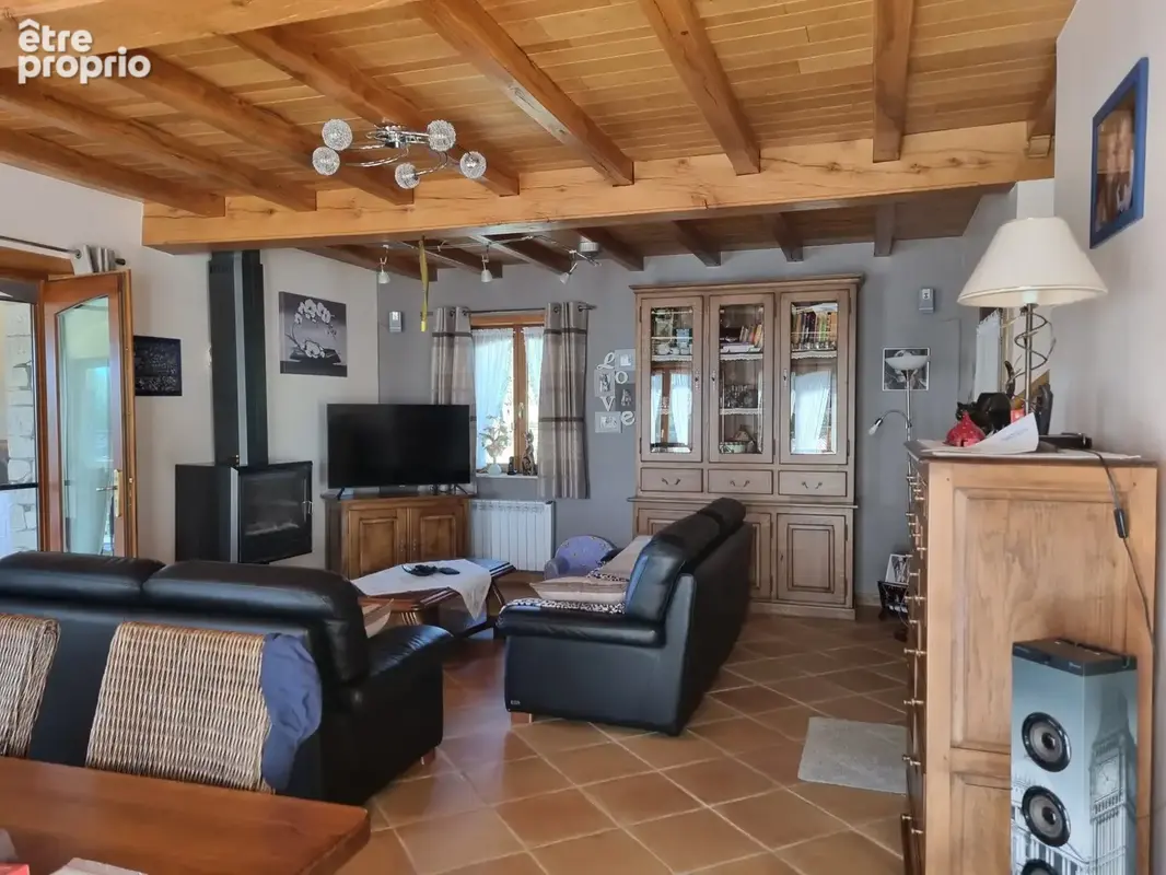 Maison avec terrain et piscine - photo 15