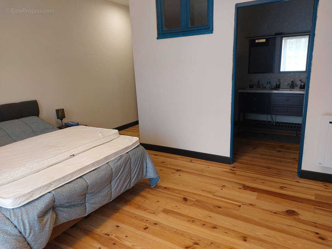 Maison à SAINT-SAUD-LACOUSSIERE