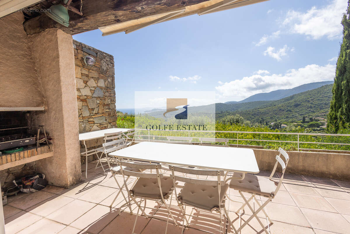EXCLUSIVITÉ : Maison mitoyenne avec piscine, vue mer, 4 chambres - photo 12