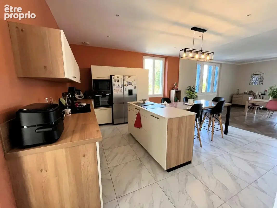 Maison 257m², 5 chambres, 3249m² de terrain, grande dépendance - photo 7