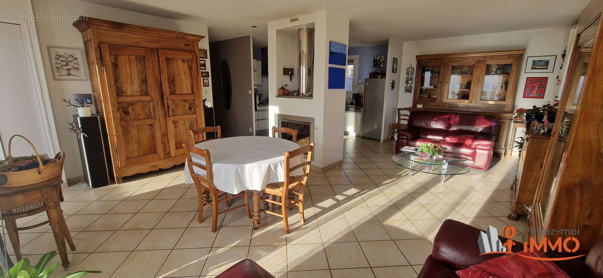 Maison à GENILAC