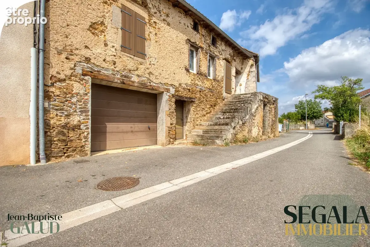Maison à rénover   250 m2 au sol, cour et jardin constructible - photo 8