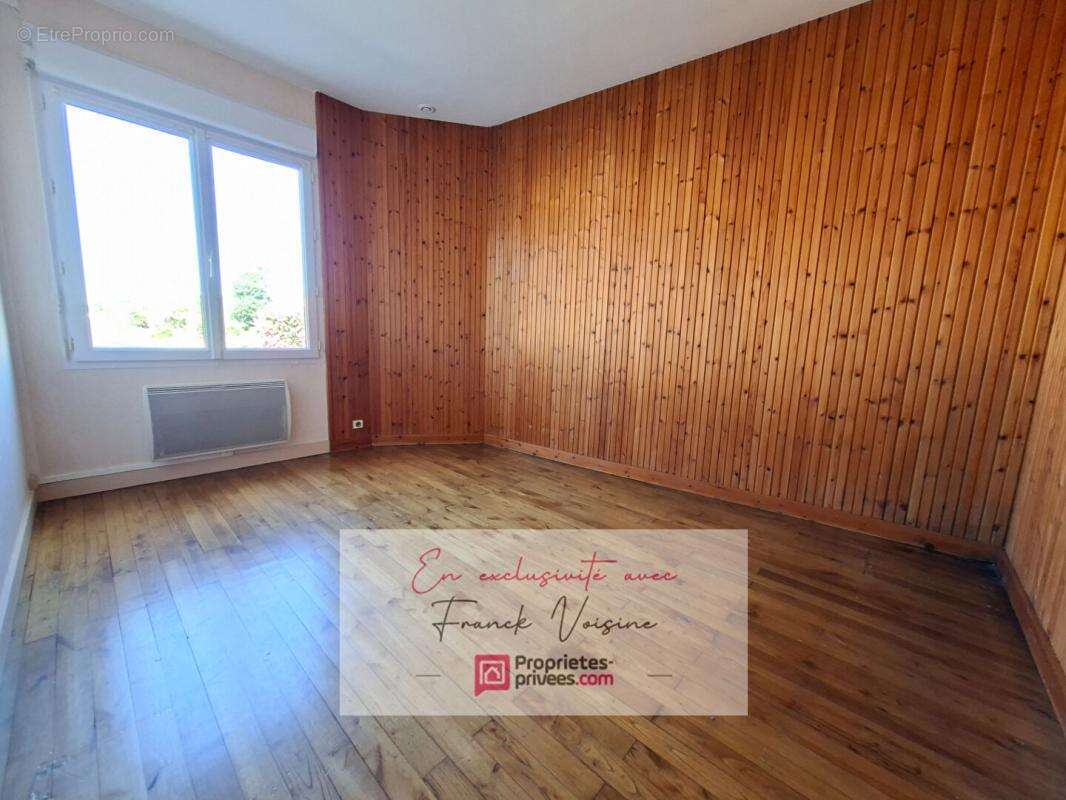 A VENDRE en Exclusivité à Beaurepaire, Ensemble de 2 maisons de 126 et 50 m2 avec plusieurs dépendances et garages sur une parce - photo 14