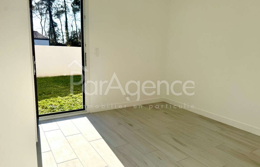 Maison à LES MATHES