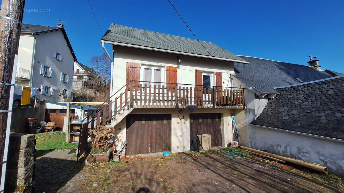 Maison à BESSE-ET-SAINT-ANASTAISE