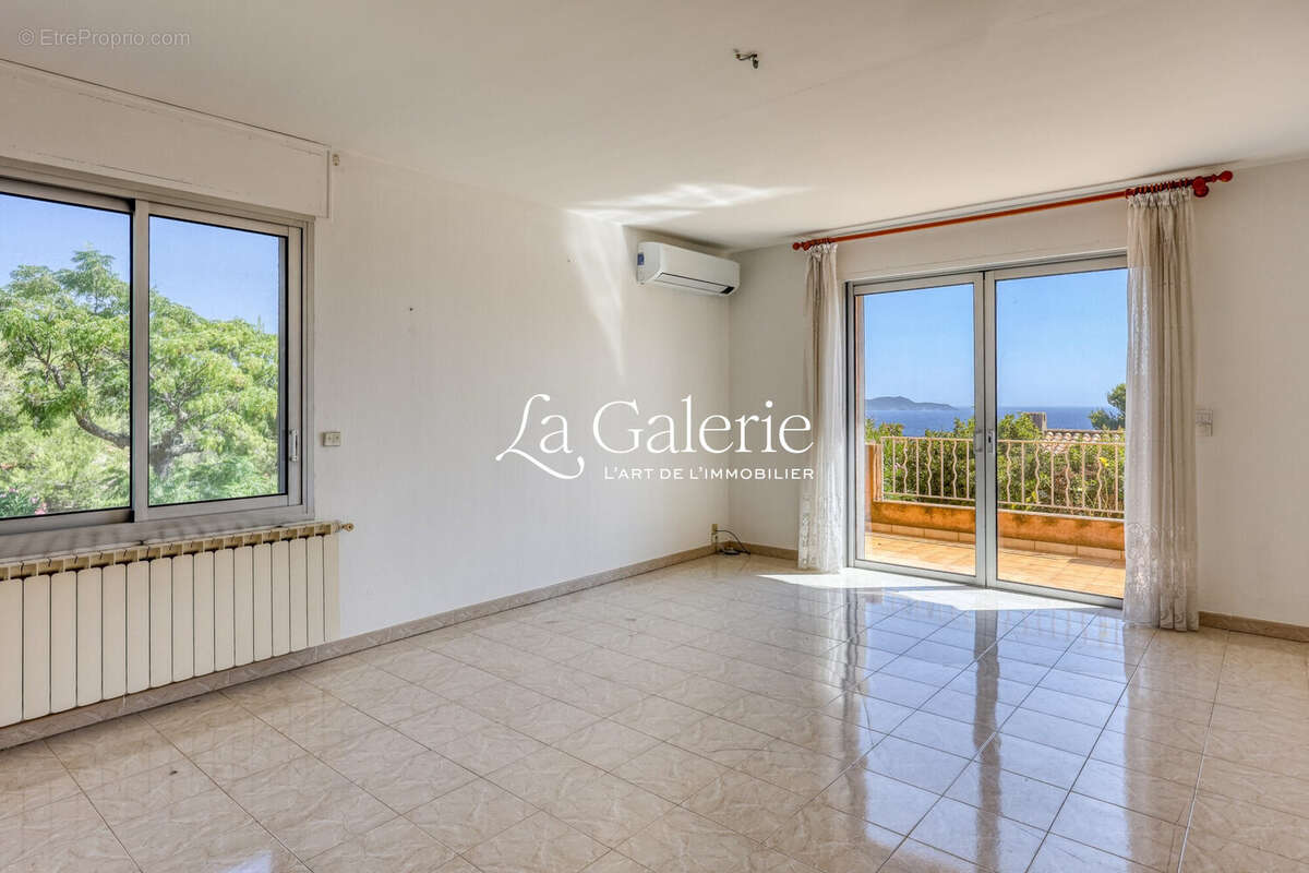 Maison 180 m² à Carqueiranne  - photo 7