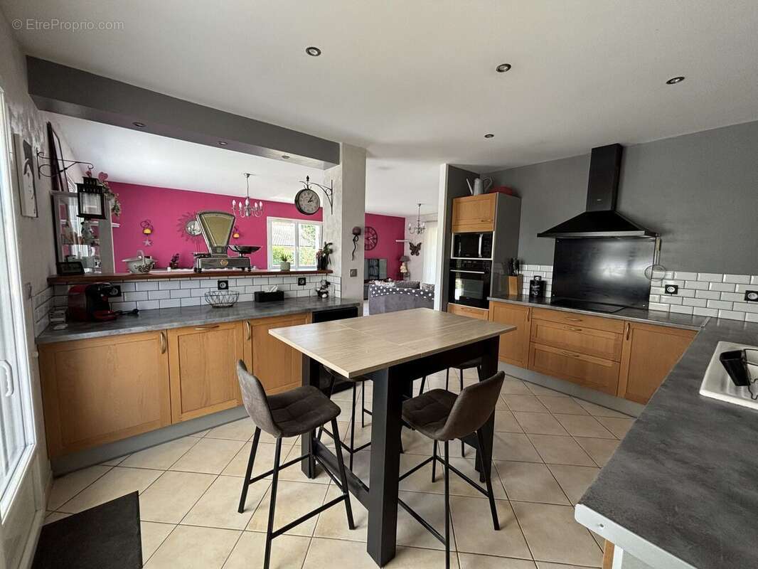 Maison 142 m² à Romans-Sur-Isere  - photo 4