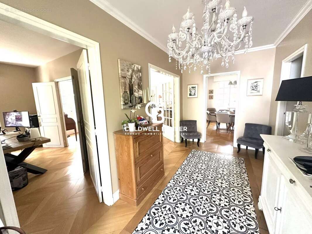 Maison bourgeoise  250 M2 quartier Charmettes - photo 6