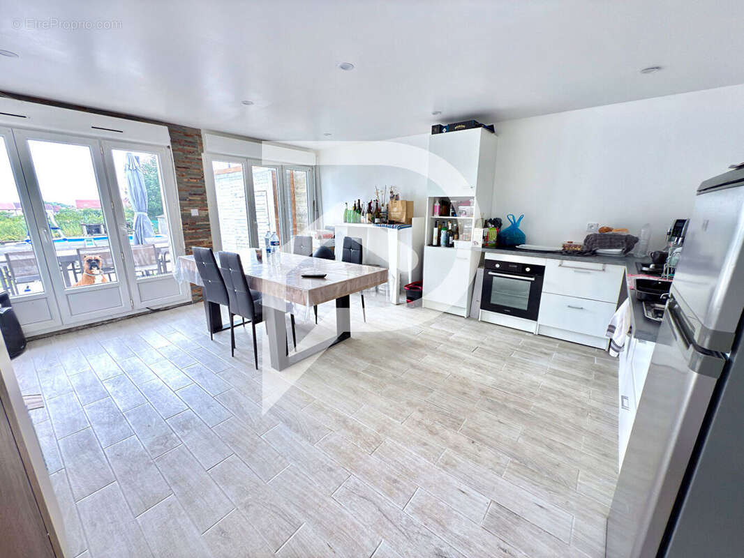 Maison à MANDRES-LA-COTE