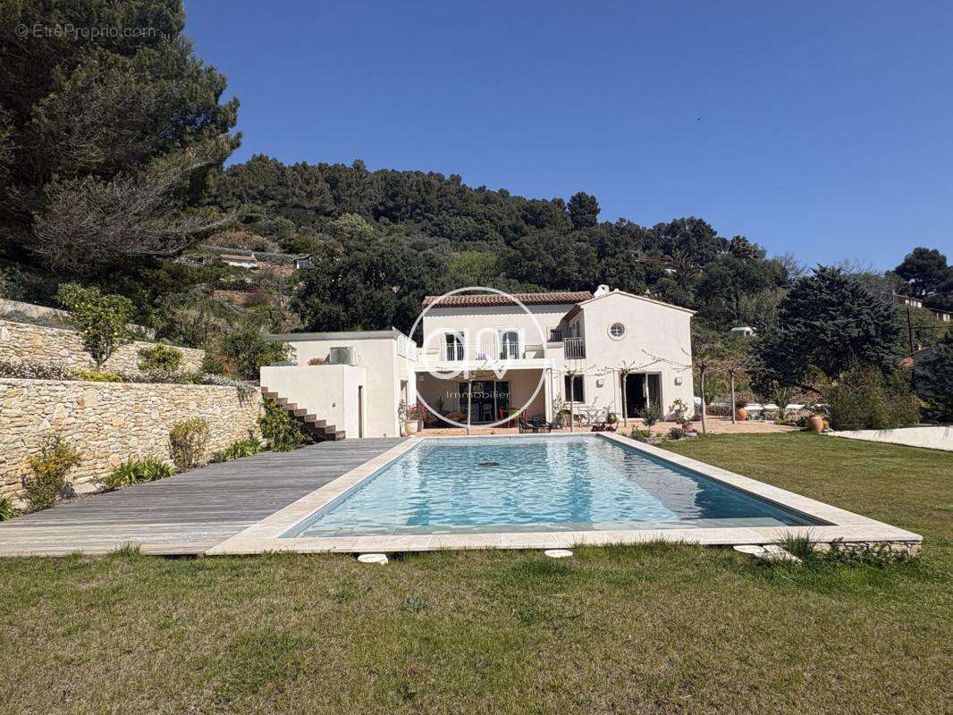 Maison à CARQUEIRANNE