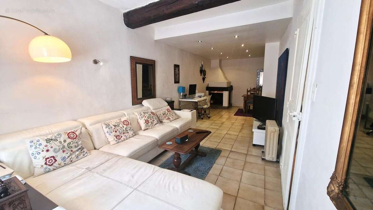 Maison de Village de 4 Chambres avec une Jolie Terrasse - photo 5