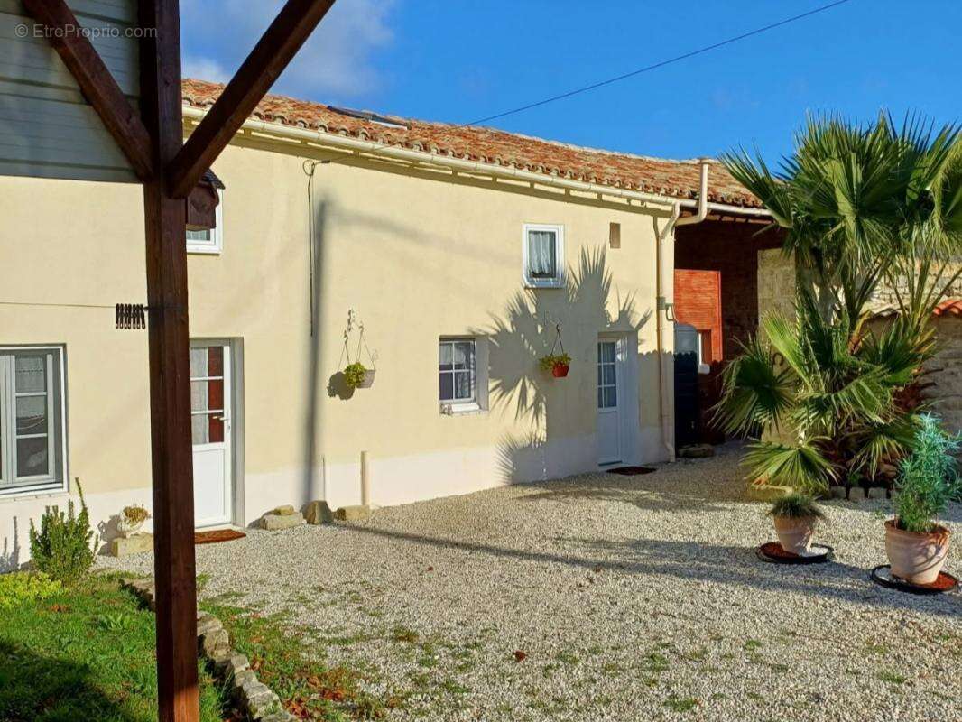 Maison à SAINT-FRAIGNE