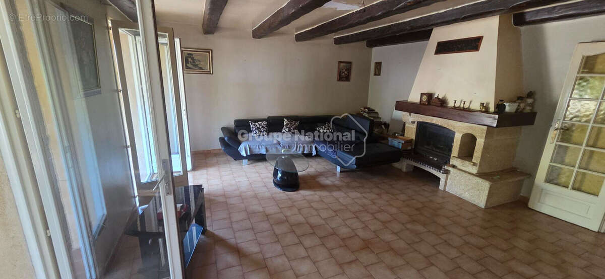 LES PENNES MIRABEAU, secteur calme et recherché, Villa de 100 m²  à rénover avec travaux de type 4 sur parcelle  de terrain de 4 - photo 10