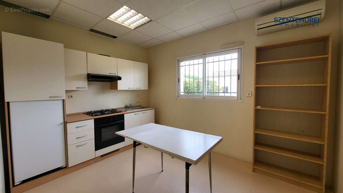 Local professionnel à vendre Lunel Szentendrei immobilier - Commerce à LUNEL