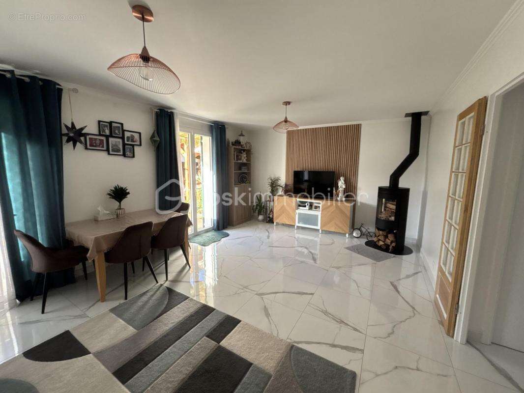 Maison à LA QUEUE-EN-BRIE