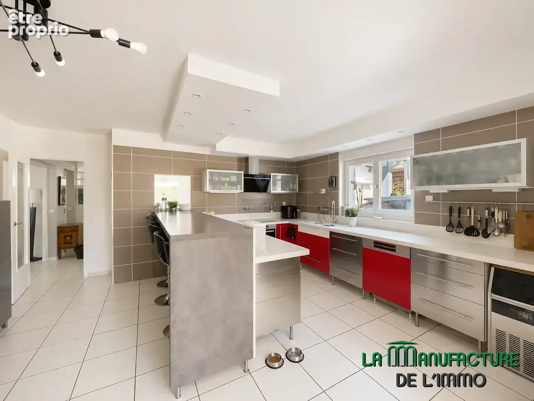 Villa de 280m2 avec piscine et dependance / vue exeptionnelle / saint-genest lerpt - photo 12
