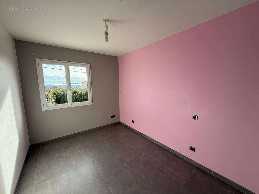 Maison à LABLACHERE