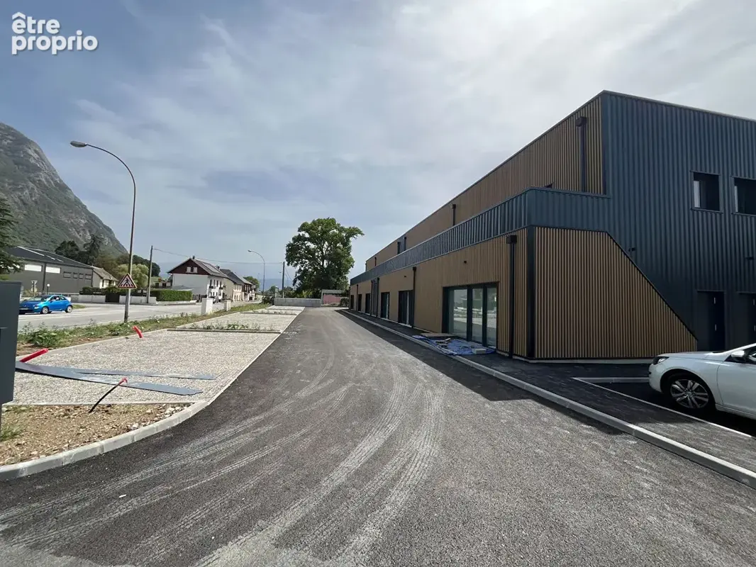 Locaux Commerciaux à Chignin de 60 à 300 m2 idéalement situés - photo 6