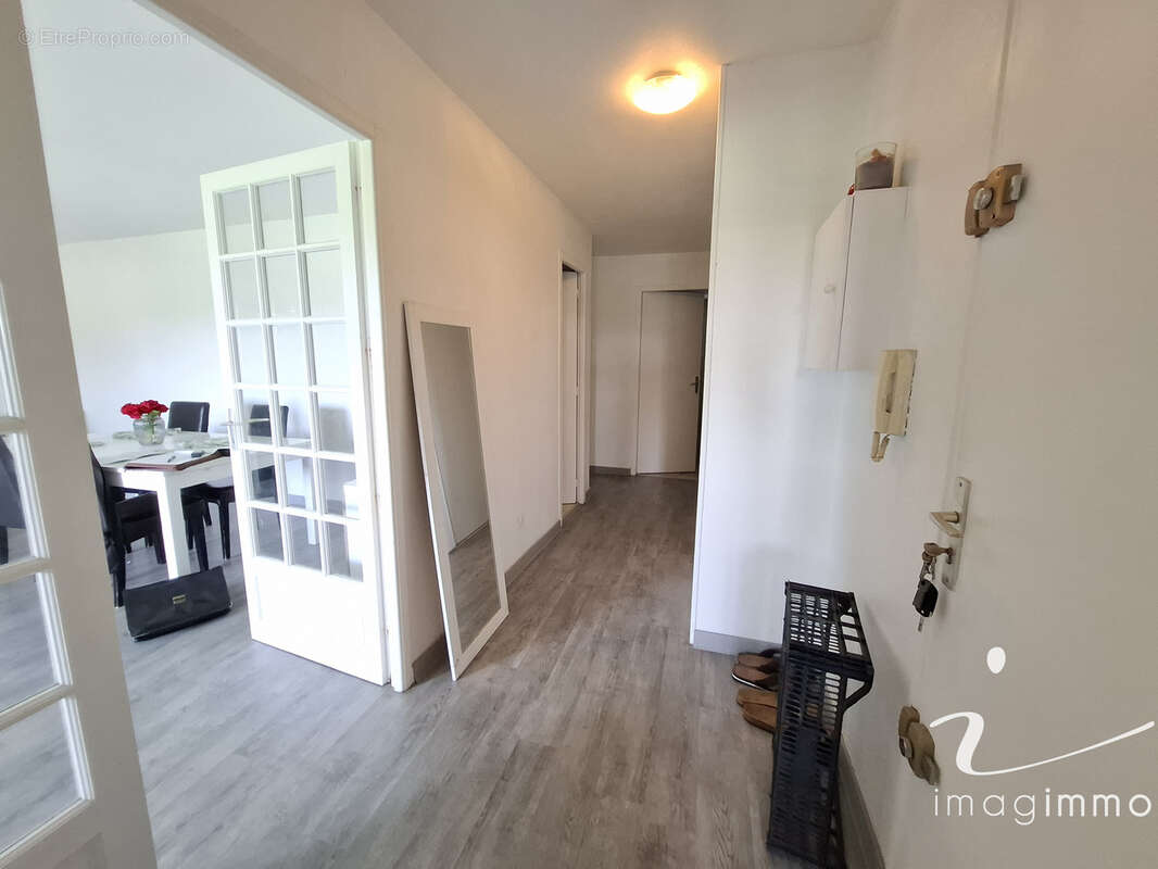 Dans une petite copropriété de 7 lots, découvrez cet appartement T4 de 84 m2 avec une vue exceptionnelle ! - photo 9