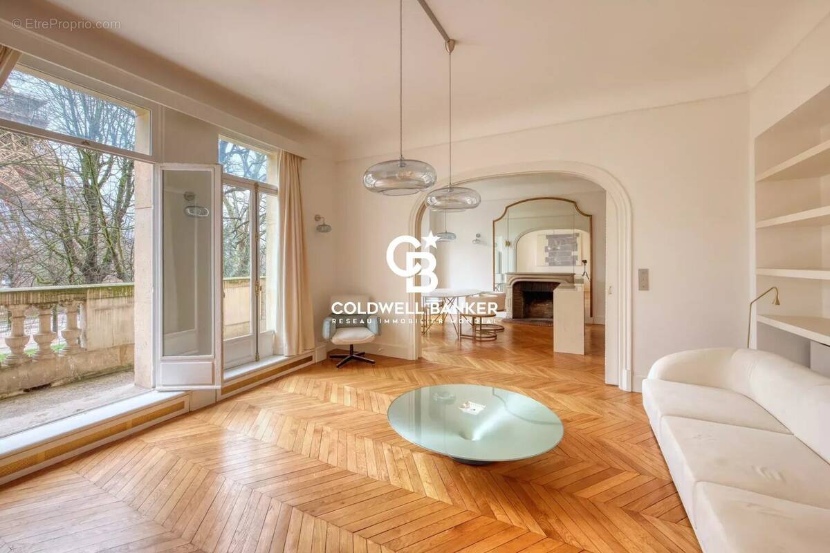 Appartement à PARIS-7E