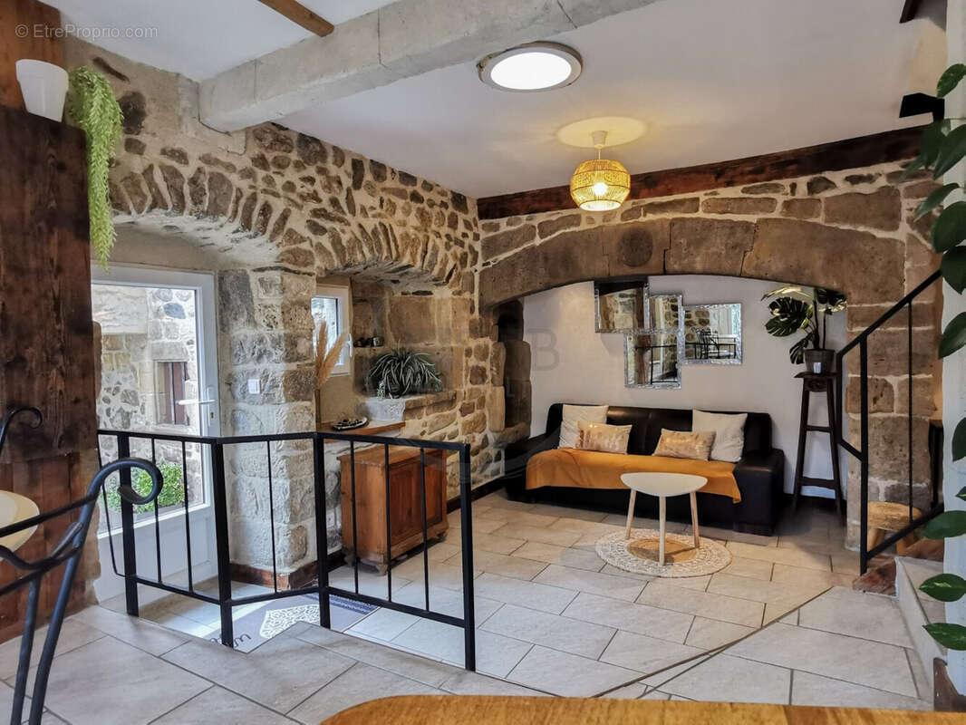 Maison à LES OLLIERES-SUR-EYRIEUX