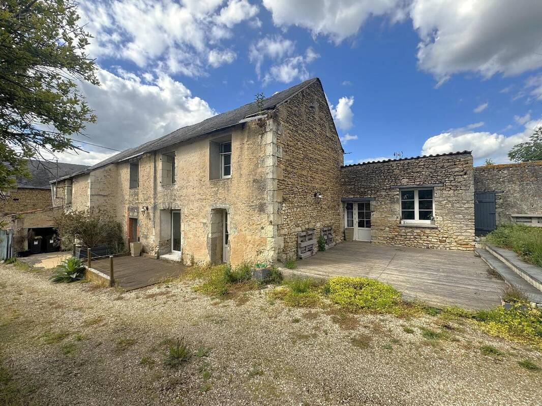   - Maison à SAINT-JACQUES-DE-THOUARS