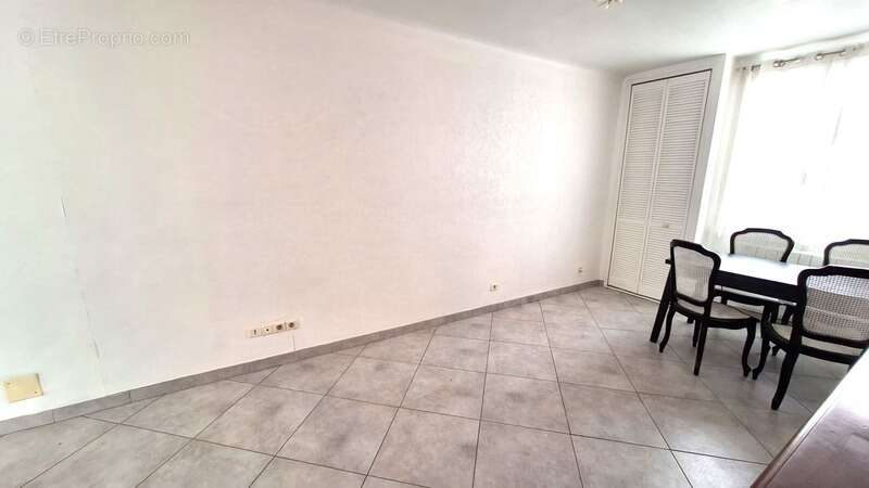 Appartement à MARSEILLE-4E